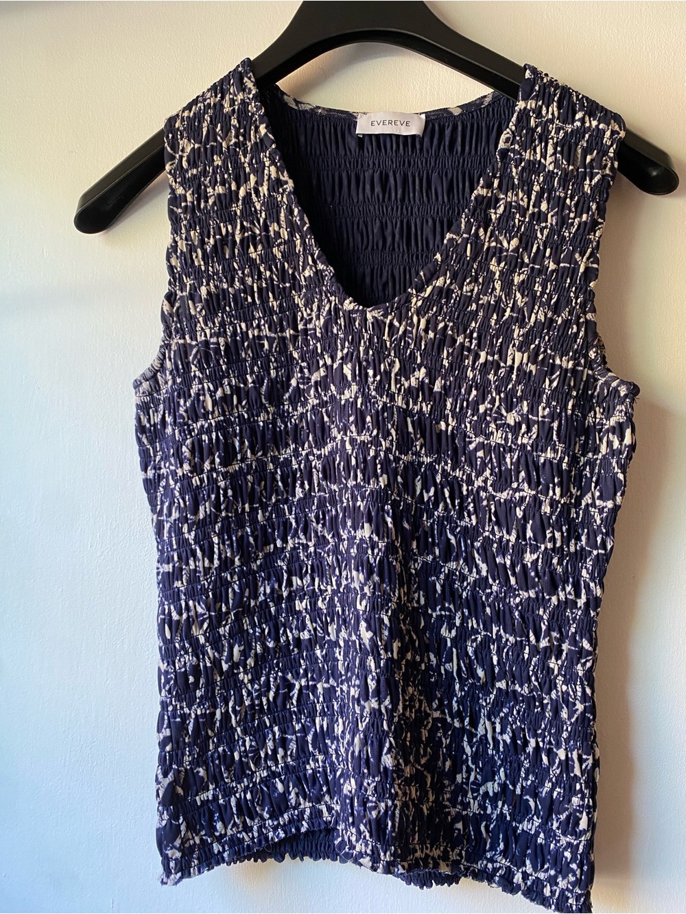Evereve Navy & White Smocked V-Neck Sleeveless Top
